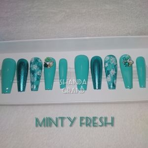 Lux Press-On Nails (Coffin Shape)